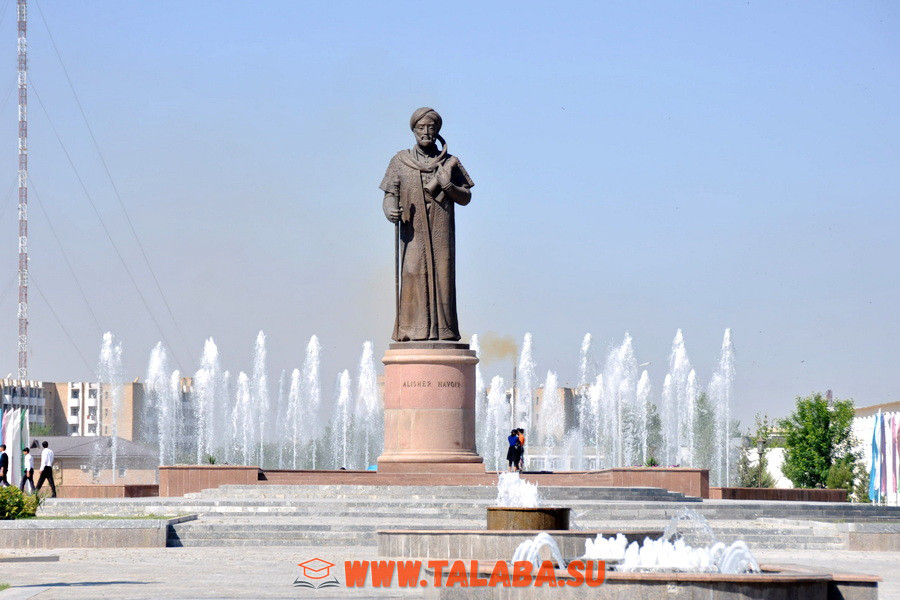 Navoiy shahridagi Alisher Navoiy haykali 